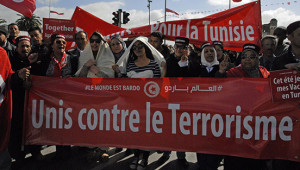Marcia Tunisi: già migliaia a piazza Bab Saadoun